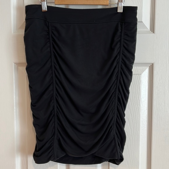 Athleta Women’s Skirt with stretch Size Small - Picture 1 of 3